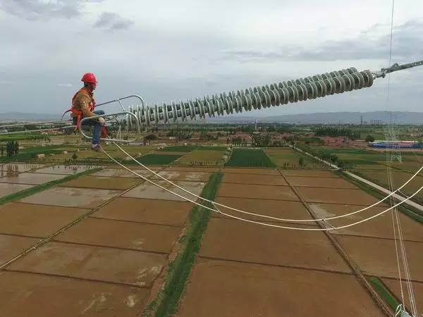 【干貨】如何判斷電力鐵塔的電壓？